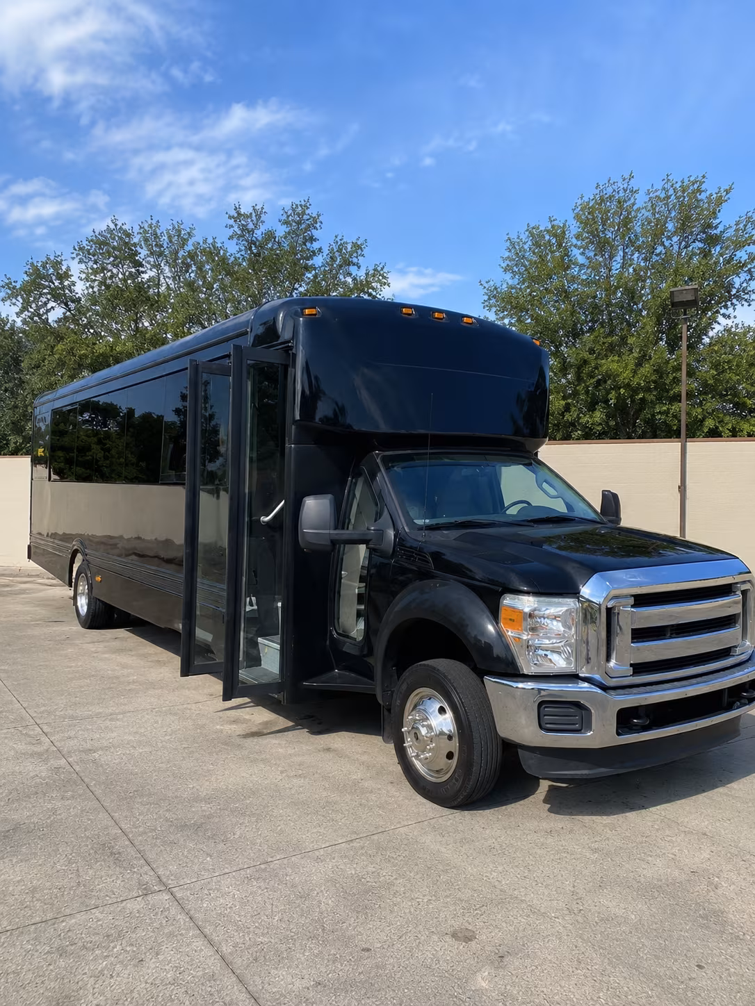 cedar hill 20 passenger party bus