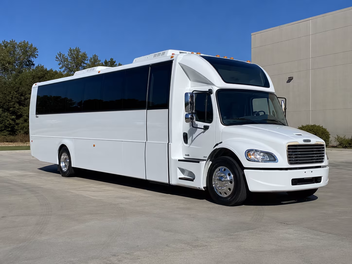 cedar hill 28 passenger party bus