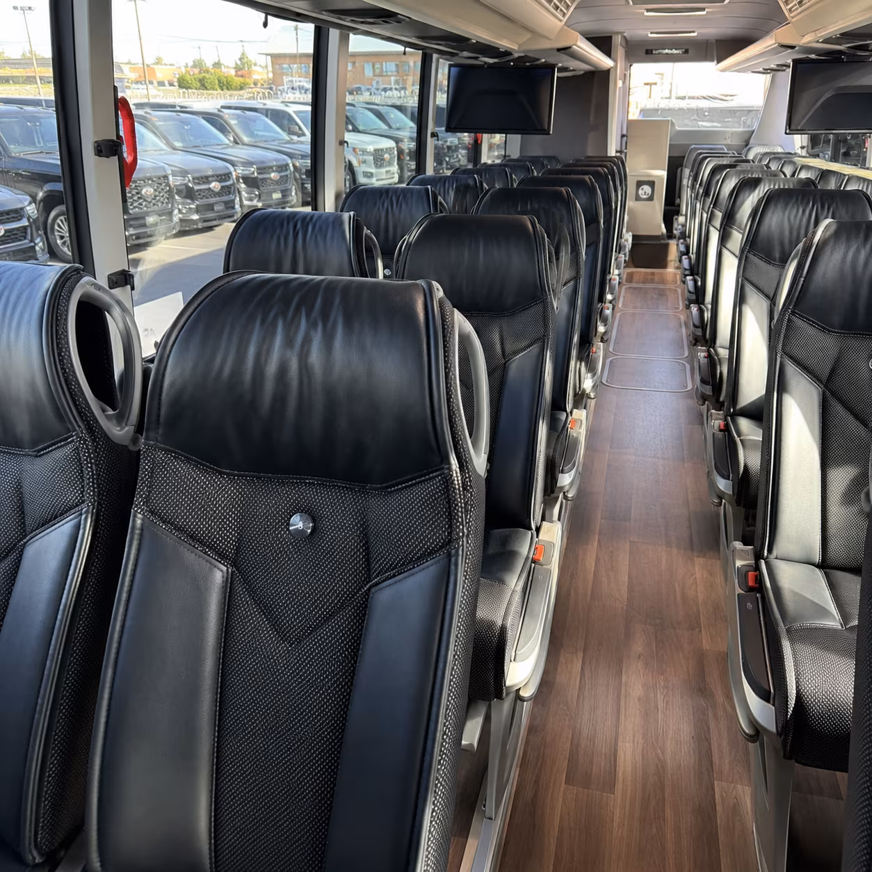 cedarhillcharterbuscompany com will help you move your team to conventions and corporate events across dfw